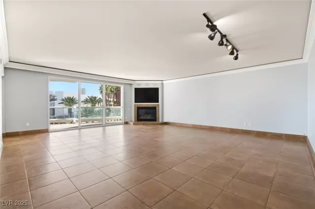 MLS: 2742553 Condo For Sale