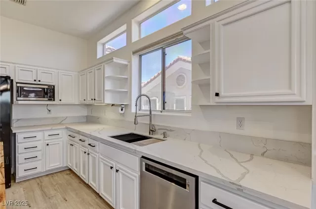 MLS: 2742633 Condo For Sale