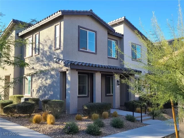 MLS: 2742715 Condo For Sale