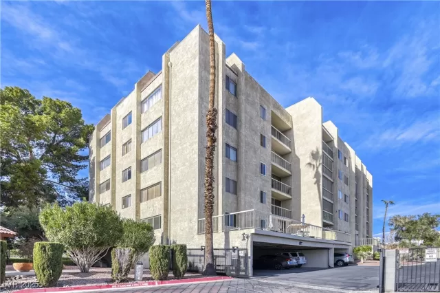 MLS: 2742795 Condo For Sale