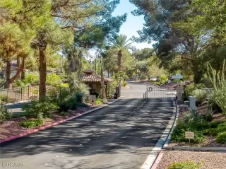 Photo #1: 2742805 Listing