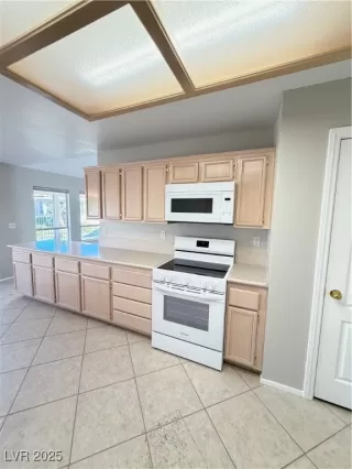 Photo #6: 2742805 Listing