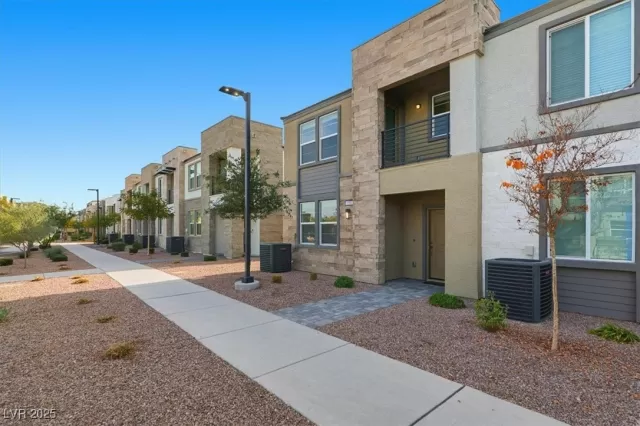 MLS: 2742845 Condo For Sale