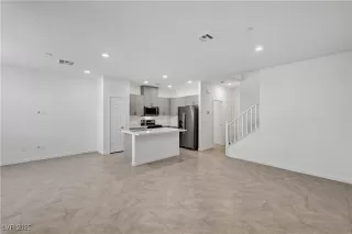 Photo #3: 2742859 Listing 