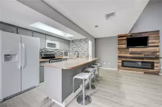 Photo #2: 2742913 Listing