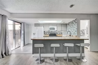 Photo #3: 2742913 Listing