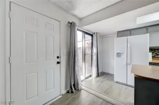 Photo #5: 2742913 Listing