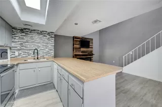 Photo #6: 2742913 Listing