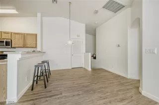 Photo #2: 2742921 Listing 