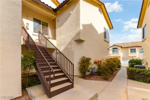 MLS: 2742936 Condo For Sale