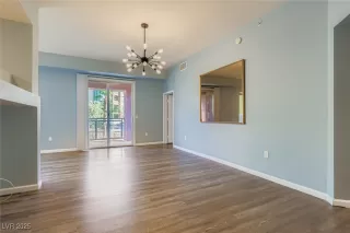 Photo #6: 2742952 Listing