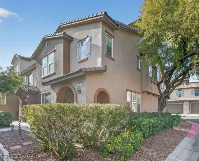 MLS: 2742954 Condo For Sale