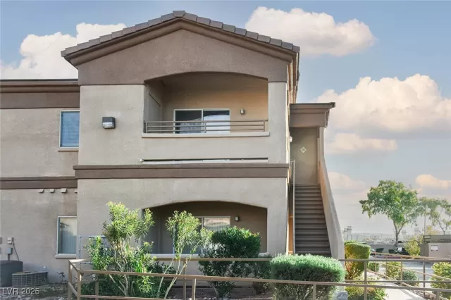 MLS: 2743003 Condo For Sale