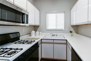 Photo #4: 2743003 Listing 