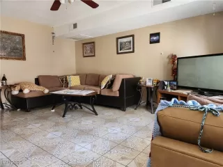 Photo #5: 2743026 Listing 