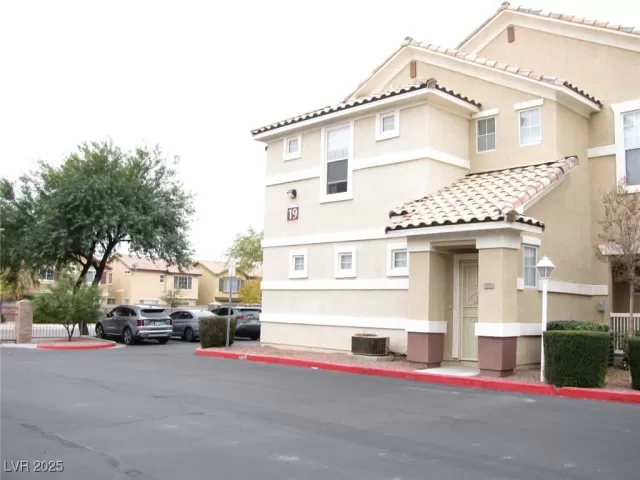 MLS: 2743147 Condo For Sale