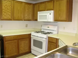 Photo #5: 2743147 Listing 