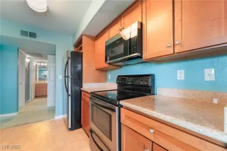 Photo #3: 2743159 Listing 