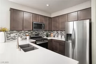 Photo #6: 2743180 Listing 