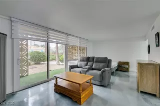 Photo #4: 2743227 Listing 