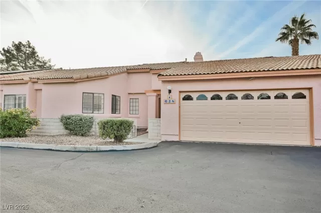 MLS: 2743239 Condo For Sale