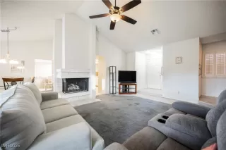 Photo #5: 2743239 Listing 