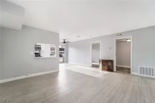 Photo #4: 2743278 Listing 