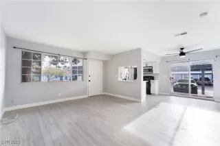 Photo #5: 2743278 Listing 