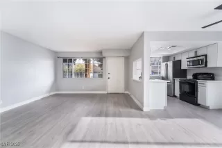 Photo #6: 2743278 Listing 