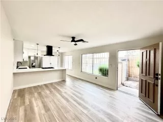 Photo #3: 2743306 Listing 