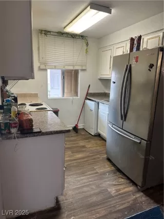 Photo #6: 2743390 Listing