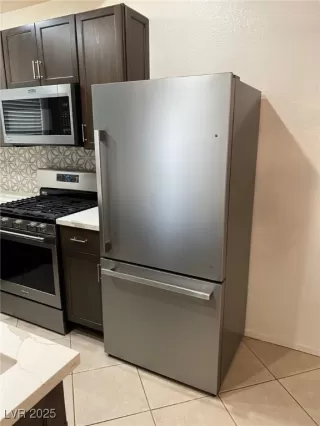 Photo #4: 2743420 Listing 