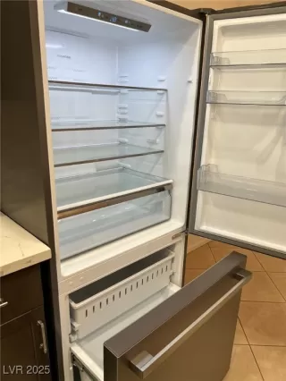 Photo #5: 2743420 Listing 