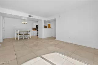 Photo #6: 2743443 Listing