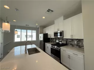 Photo #2: 2743469 Listing 