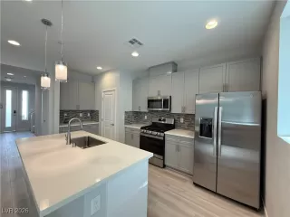 Photo #2: 2743472 Listing 