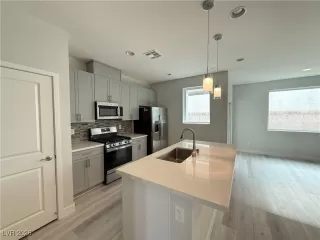 Photo #3: 2743472 Listing 