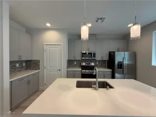 Photo #4: 2743472 Listing 