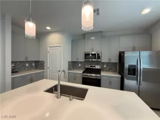 Photo #5: 2743472 Listing 