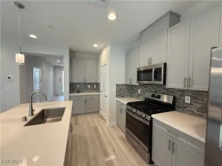 Photo #6: 2743472 Listing 