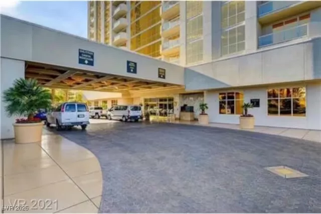 MLS: 2743530 Condo For Sale