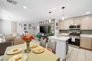 Photo #2: 2743551 Listing 