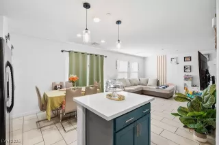 Photo #3: 2743551 Listing 