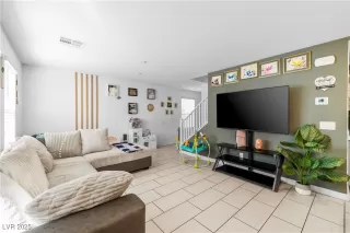 Photo #4: 2743551 Listing 