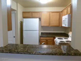 Photo #4: 2743570 Listing 