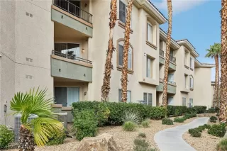 Photo #2: 2743574 Listing