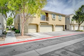 Photo #2: 2743578 Listing