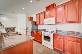 Photo #3: 2743578 Listing