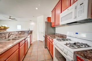 Photo #4: 2743578 Listing