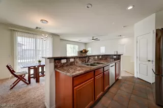 Photo #6: 2743578 Listing